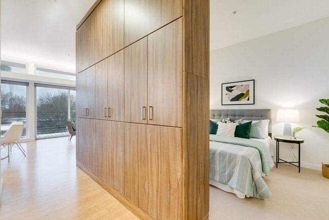 Building Photo - Light & bright 1-bdrm/1-bath condo in desi...