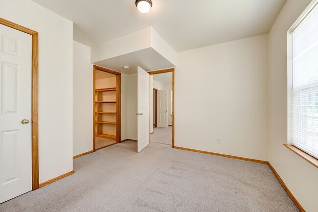Building Photo - 639 S Pickard Ave