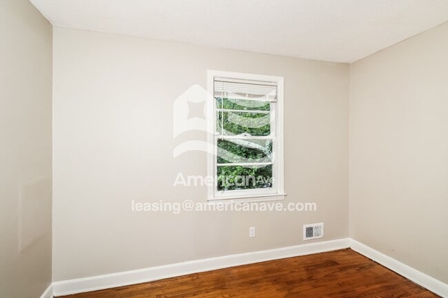 Building Photo - 3900 Oakmont Dr