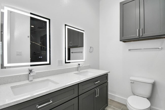 Building Photo - 517 Lovers Ln