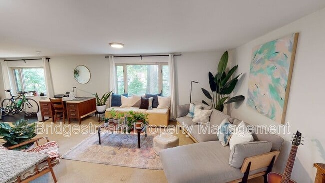 Building Photo - 2125 Belloak Dr