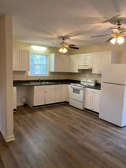 Building Photo - 1900 Tinsley Pl