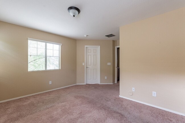 Building Photo - 3 bedroom home in Surprise