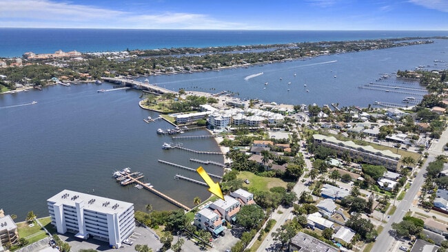 Building Photo - 316 N Lake Dr