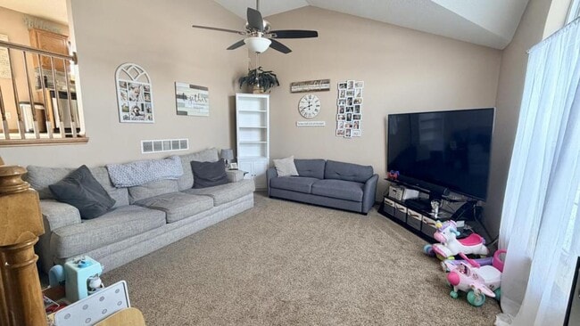 Building Photo - 2213 Larkspur