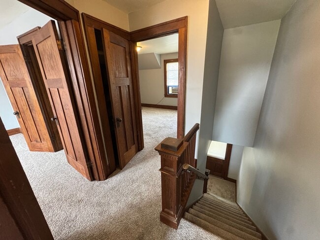 Building Photo - For Rent – Pet-Friendly 2 Bed, 1 Bath Town...