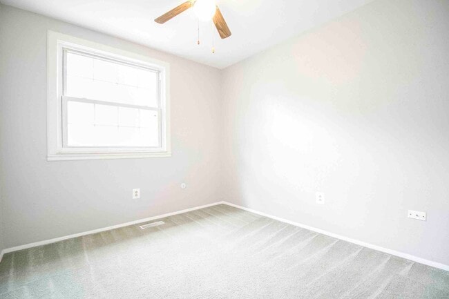 Building Photo - 437 S Haven Rd