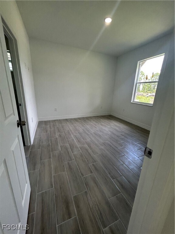 Building Photo - 873 Duplex St E
