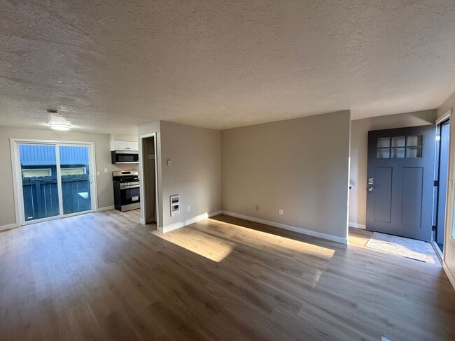 Building Photo - NOW SHOWING - RENOVATED Townhome Style Apartment In Raleigh Hills - See Listing for DETAILS and S...
