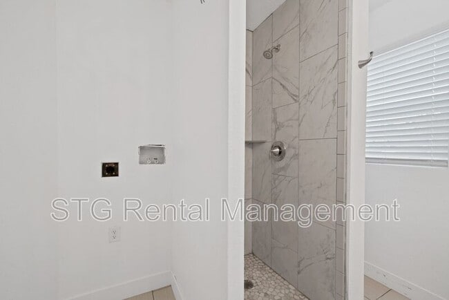 Building Photo - 300 W 100 N