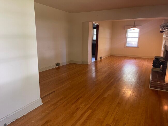 Building Photo - 3860 Shattalon Dr