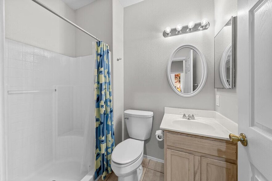 Building Photo - 3422 E University Dr