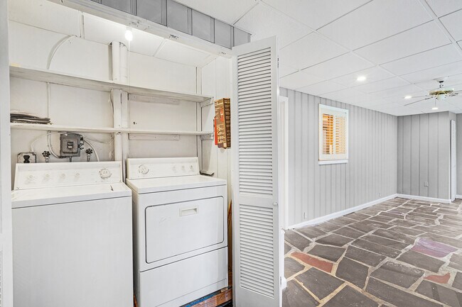 Laundry - 27 Hillcrest Rd