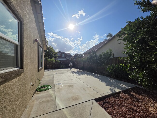 Building Photo - 1653 Clover Ct