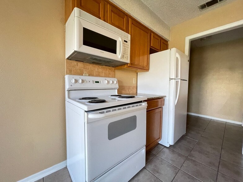 Building Photo - 1102 Covey Ln