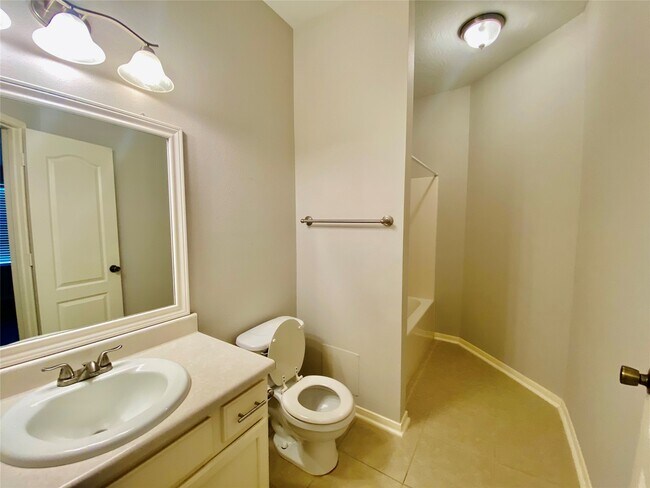 Building Photo - 5615 Brookhollow Oaks Trail