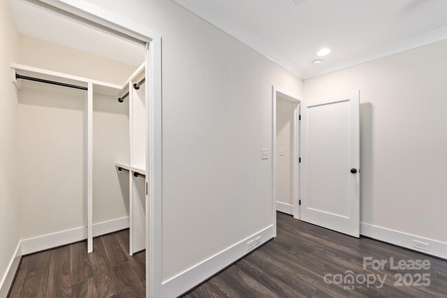 Building Photo - 1928 W Trade St