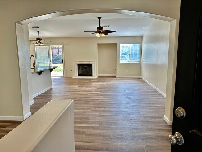 Building Photo - Northwest Dream Home!!!! 3+2 Granite Counters, Hardwood Floors, 3 Car Garage, RV Parking, and New...