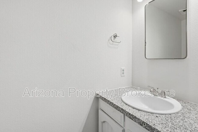 Building Photo - 3934 E Piccadilly Rd