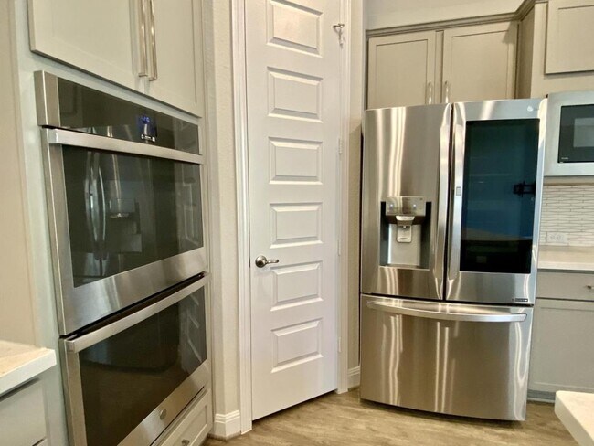 Building Photo - 24914 Resort Pkwy