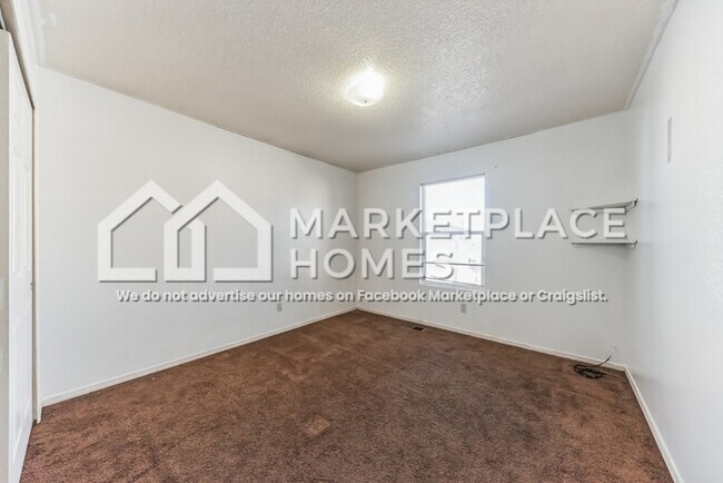 Building Photo - 1028 Alexandra St SW