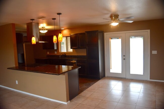 Building Photo - Awesome 5 Bed 2 Bath Home at ASU