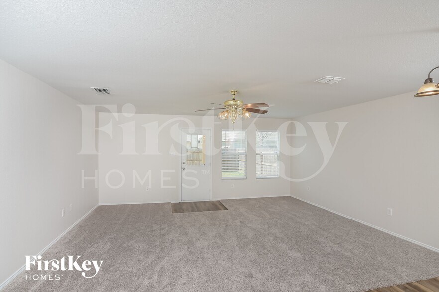 Building Photo - 8503 Silver Willow