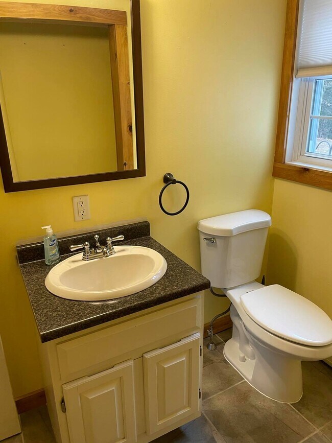 Building Photo - 94 Lewiston Rd