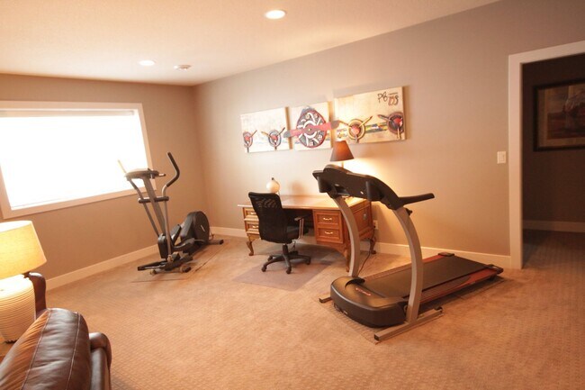 Building Photo - Beautiful luxury custom home