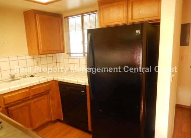 Building Photo - AVAILABLE JULY -  2 Bedroom / 1.5 Bath Dow...