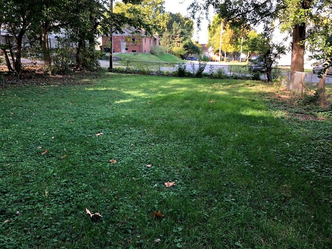 Building Photo - Charming 2BR,1 bath house with updated app...