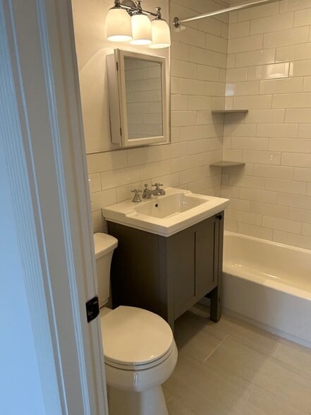 Bath 2 - 42 Pilgrim Pathway