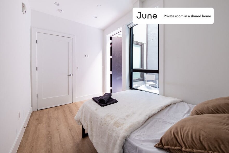 Building Photo - Room in Shared 4 bed/2 bath home in Dupont Circle