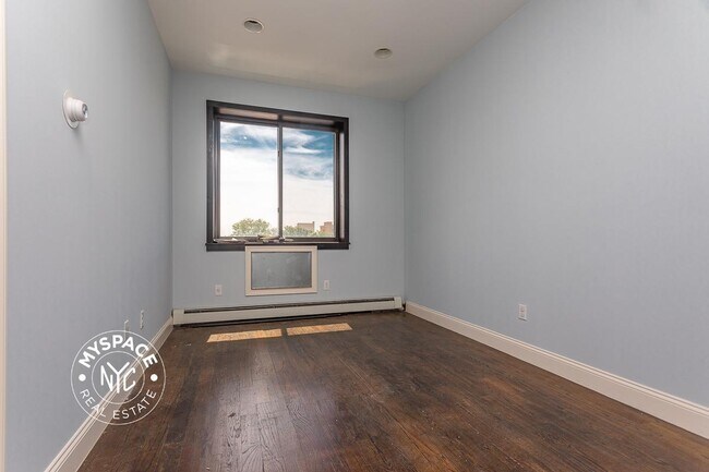 Building Photo - 39 Suydam St