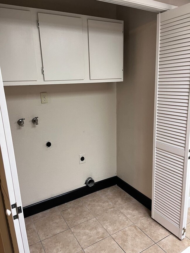 Building Photo - 5549-5551 Aspenwood Ct