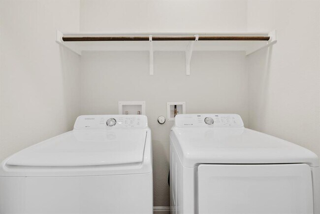 Building Photo - 429 Cinnamon Teal Ln