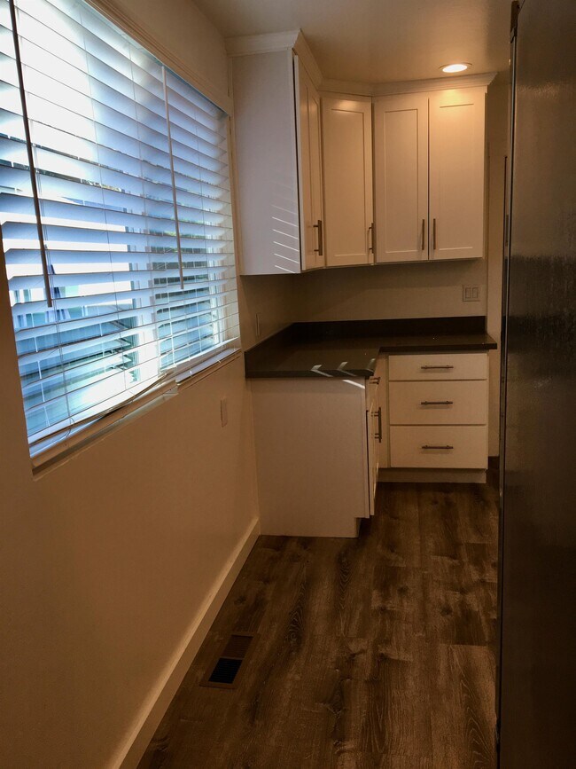 Building Photo - 853 Channing Ave