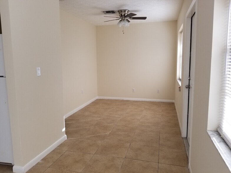 Building Photo - 2326 Monroe St