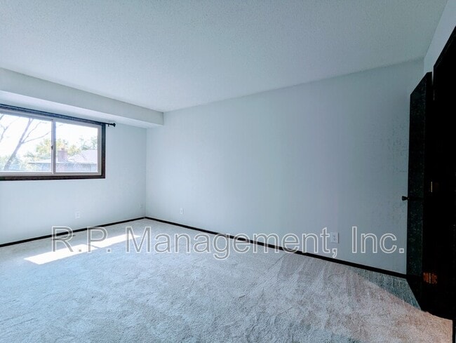 Building Photo - 4118 Sylvia Ln S