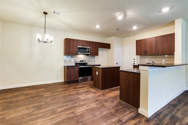 Building Photo - 652 Blackland dr