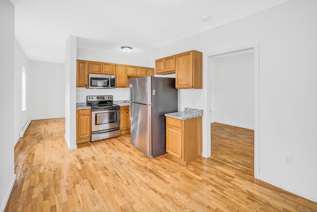 Building Photo - 1004 Broad St