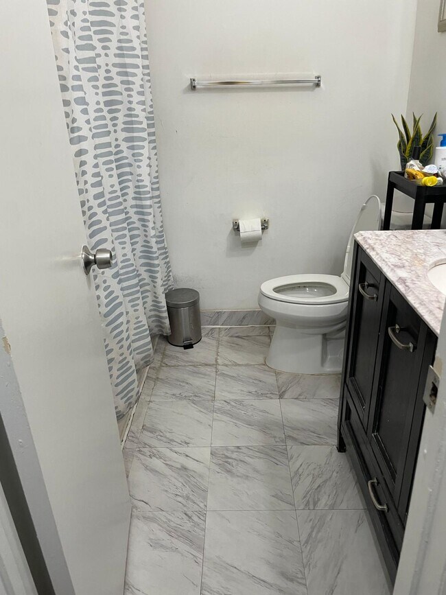 Building Photo - 1207 Green Hollow Dr