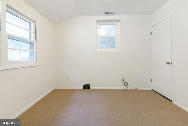 Building Photo - 4111 Denfeld Ave