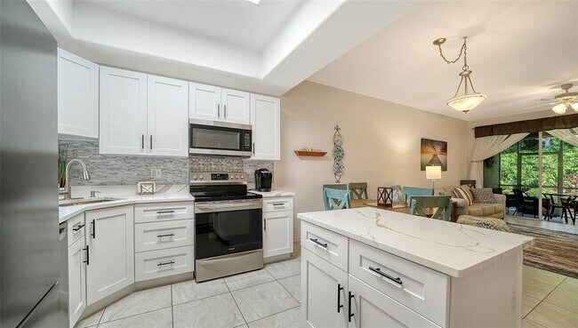 Building Photo - 8375 Glenrose Wy