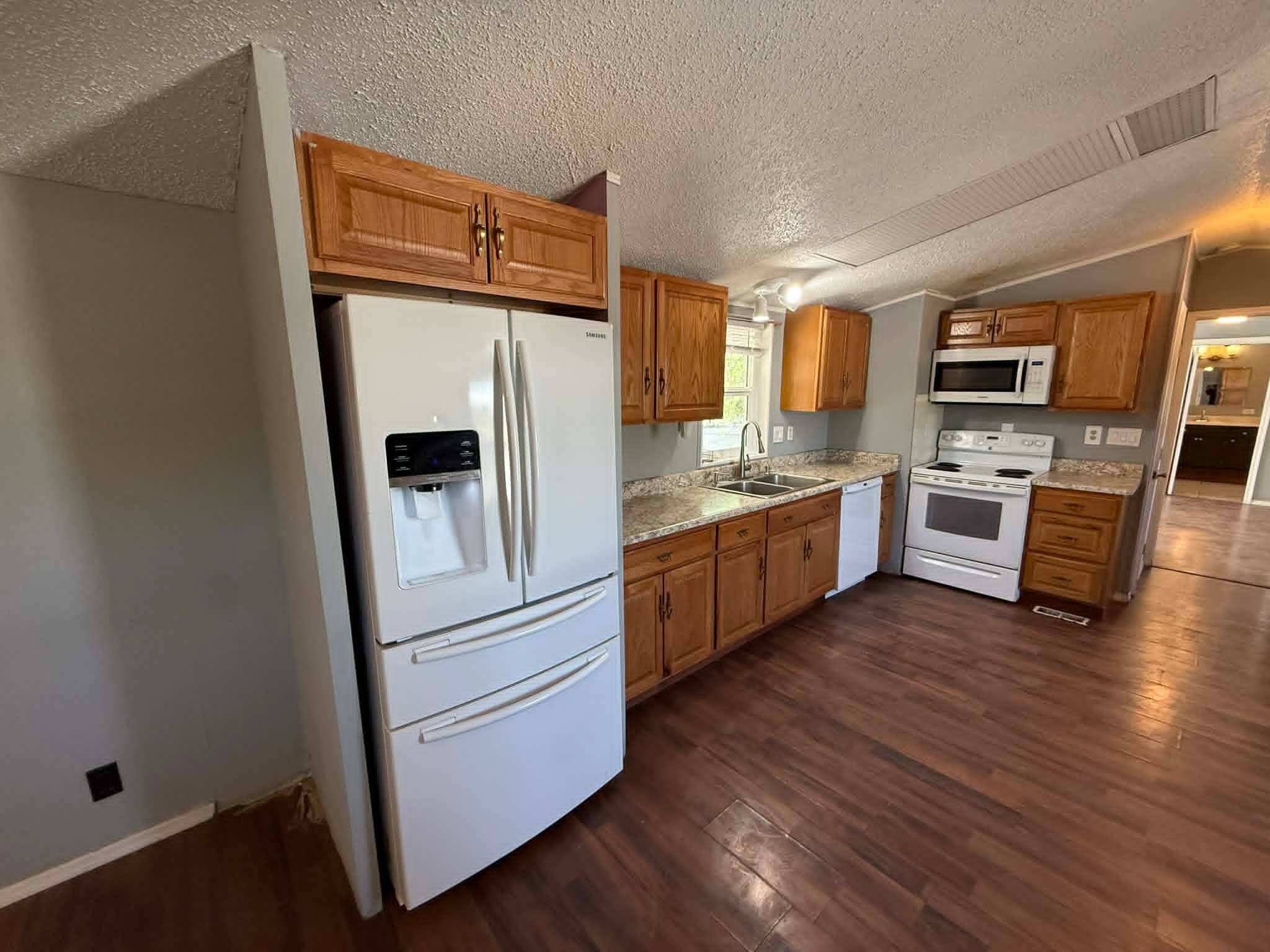 Building Photo - 2640 S Cottonwood Ln