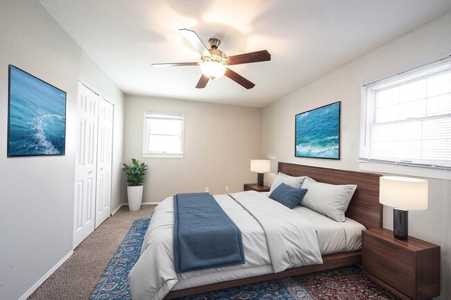 Building Photo - "Charming 3-Bed, 2-Bath Gem on E 35th St w...