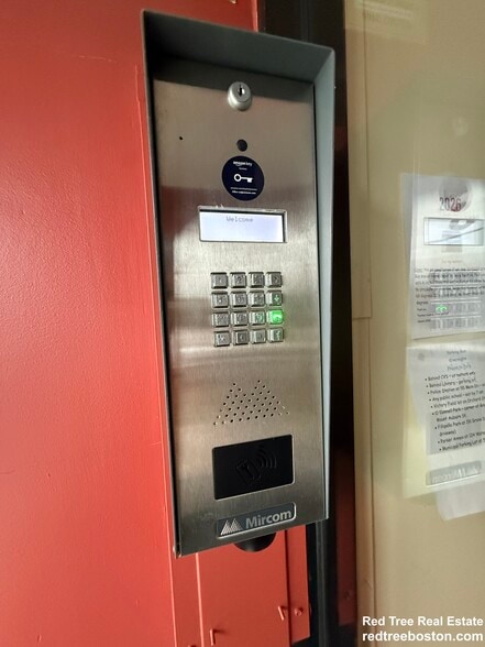 Building Photo - 8 Riverside St