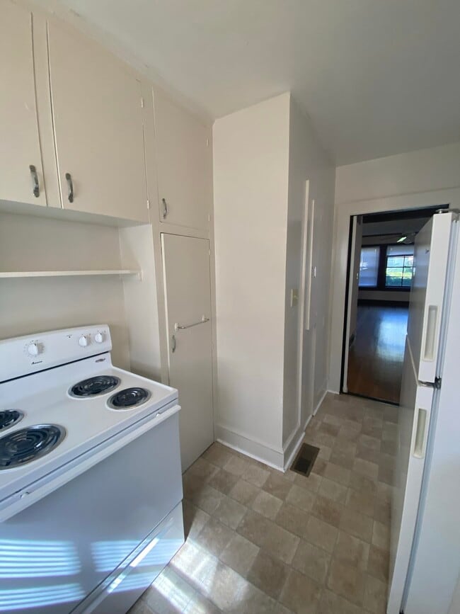 Building Photo - 545 E Park Ave