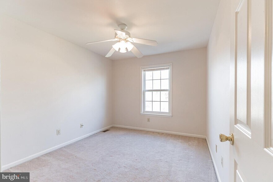 Building Photo - 556 Cork Cir