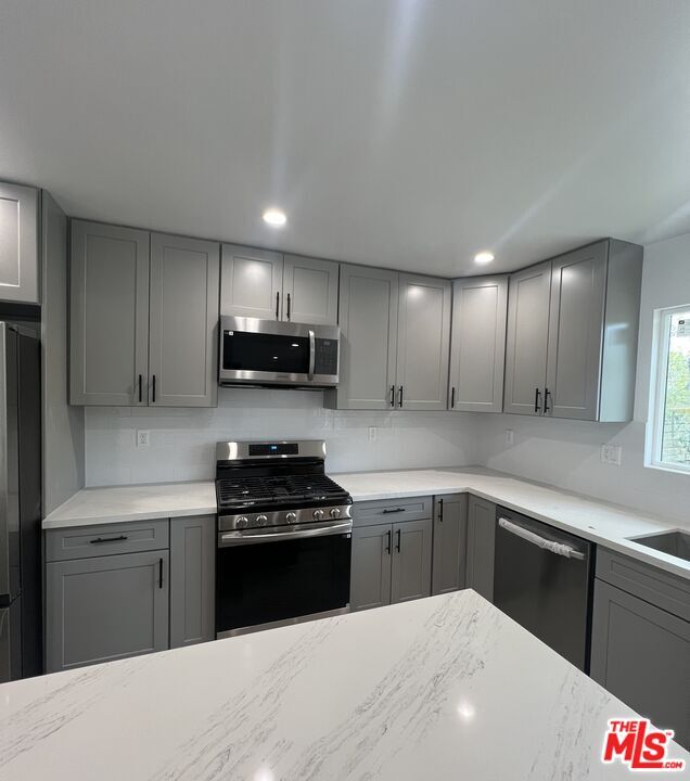 Building Photo - 30872 Janlor Dr